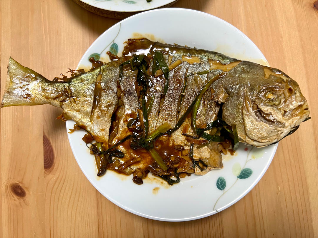 红烧金昌鱼（包含去腥、煎鱼不破皮的秘诀）