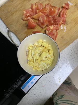 蘑菇西红柿炒鸡蛋的做法 步骤1