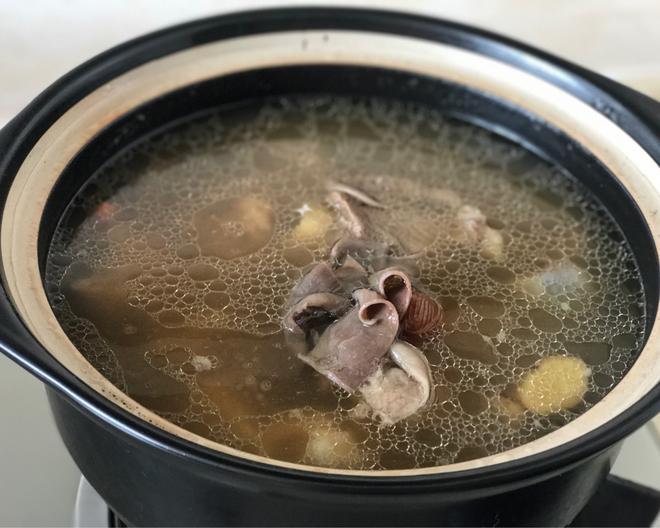 龙骨鱼肚汤的做法