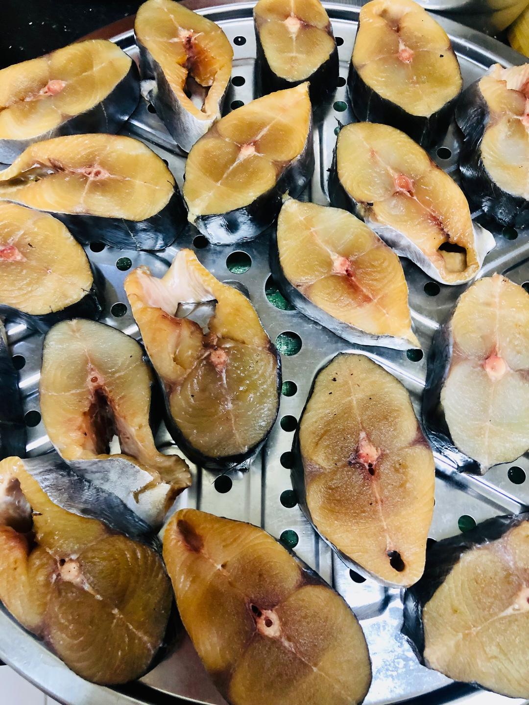 五香熏鲅鱼的做法 步骤2