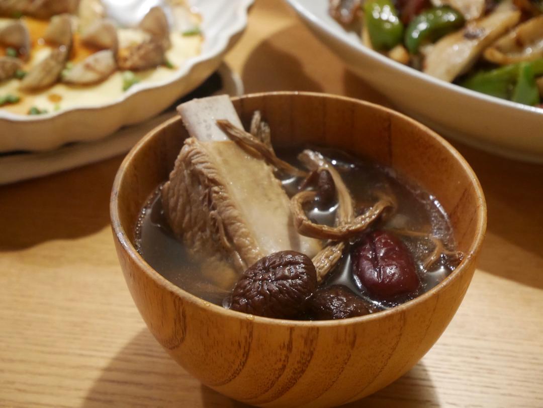 茶树菇排骨汤