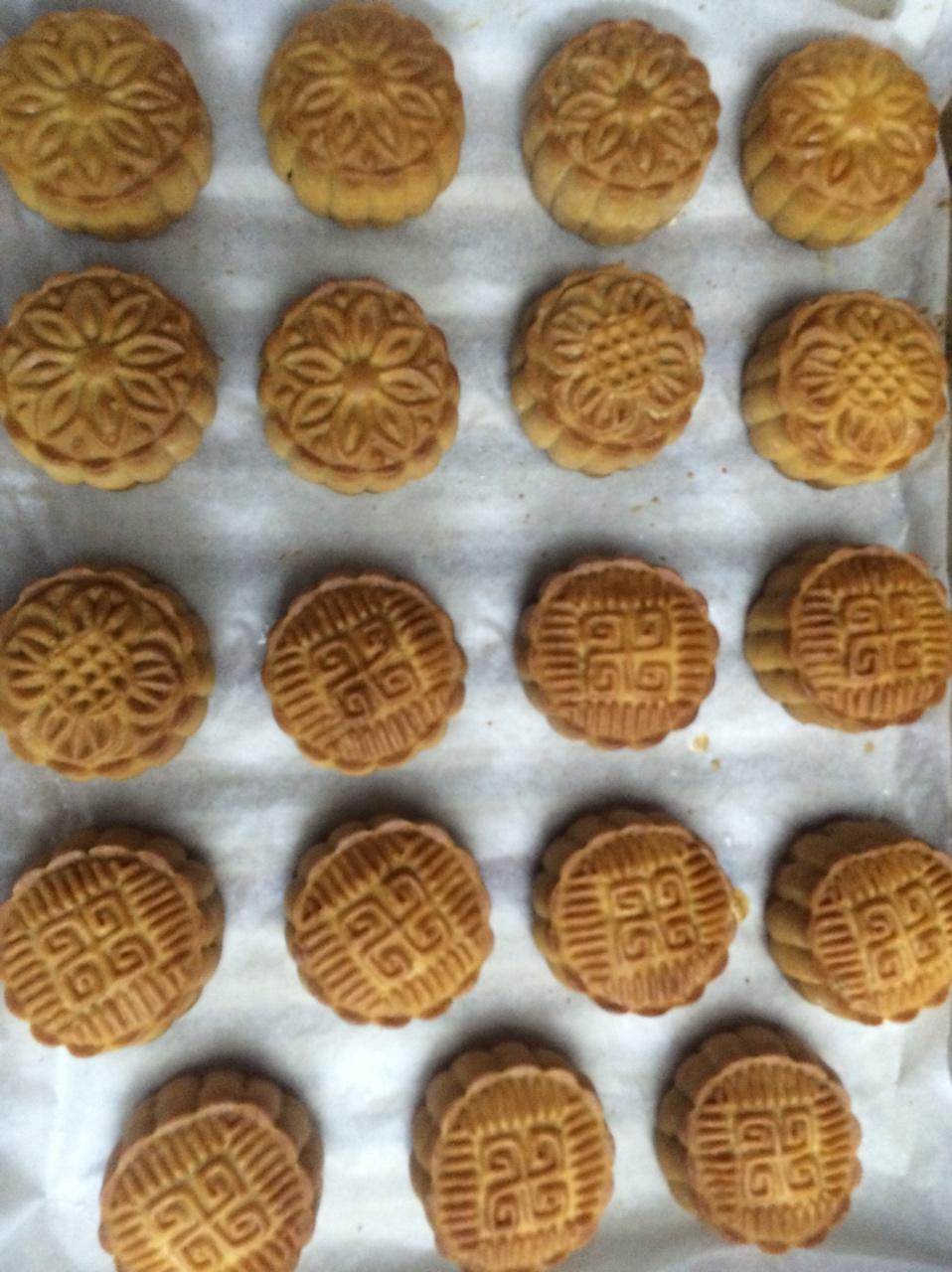 广式月饼—蛋黄莲蓉月饼