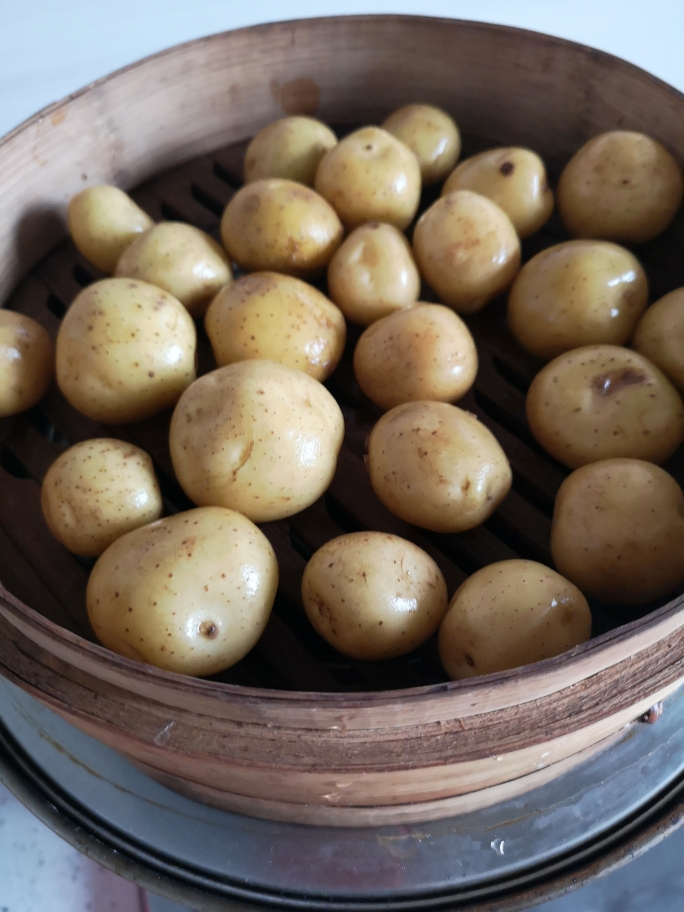 外婆菜之干煸小土豆（简单快手好吃营养）的做法 步骤1