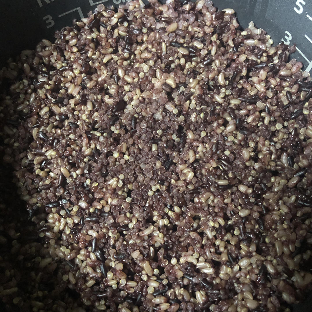 减脂期吃的米饭，黑米紫米糙米饭，快手好吃，一次做好6天的量
