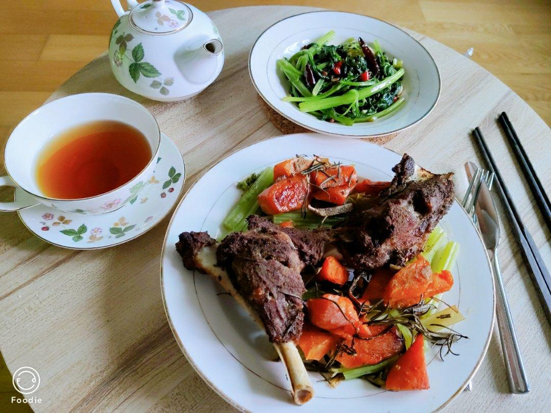 孜然蒜香烤羊腿