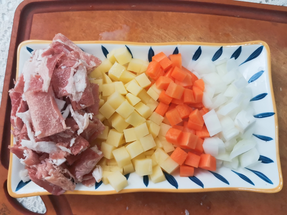 三丁烩肥牛饭，可爱儿童餐的做法 步骤2