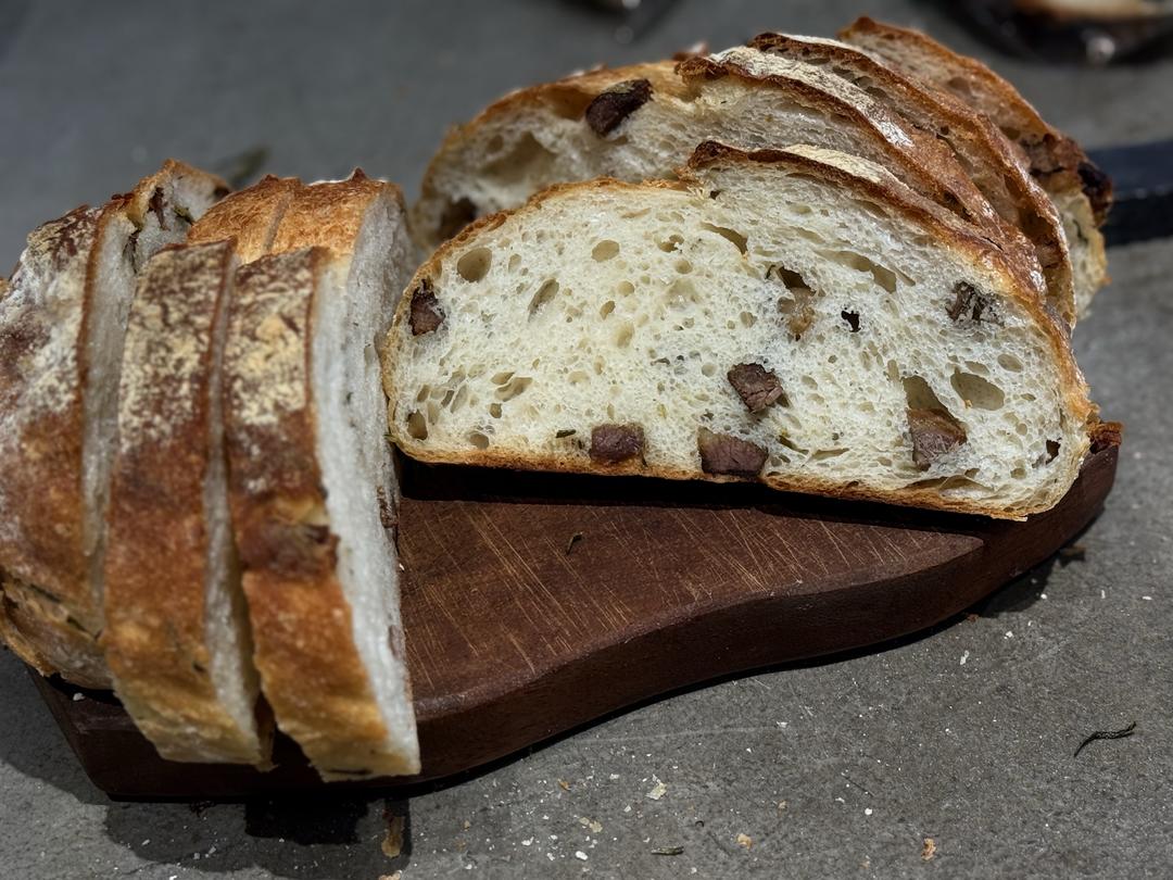 迷迭香牛排欧包的做法