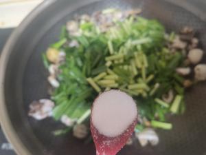 八爪鱼炒韭菜（章鱼花）的做法 步骤7