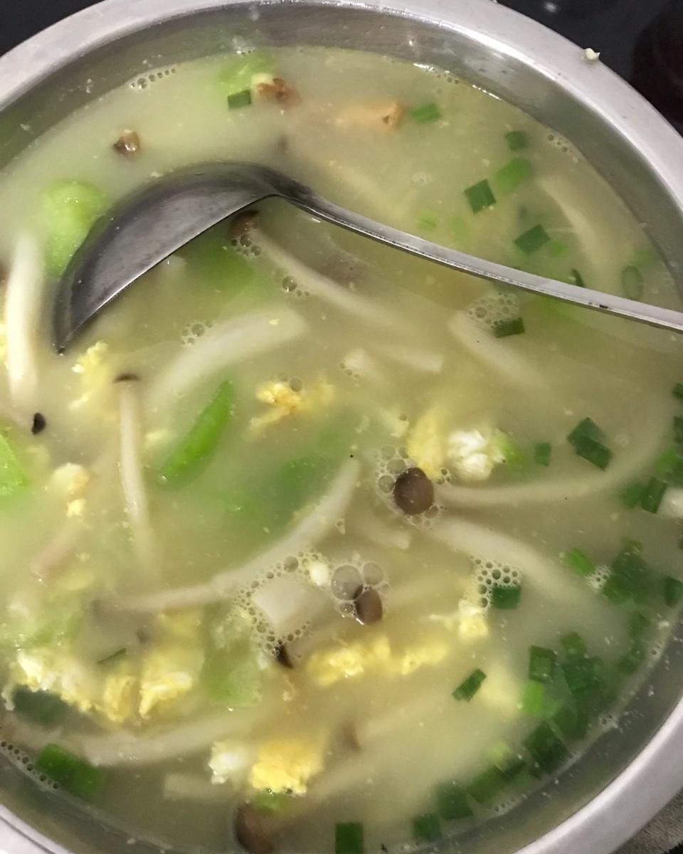 鲜到爆的丝瓜菌菇蛋汤