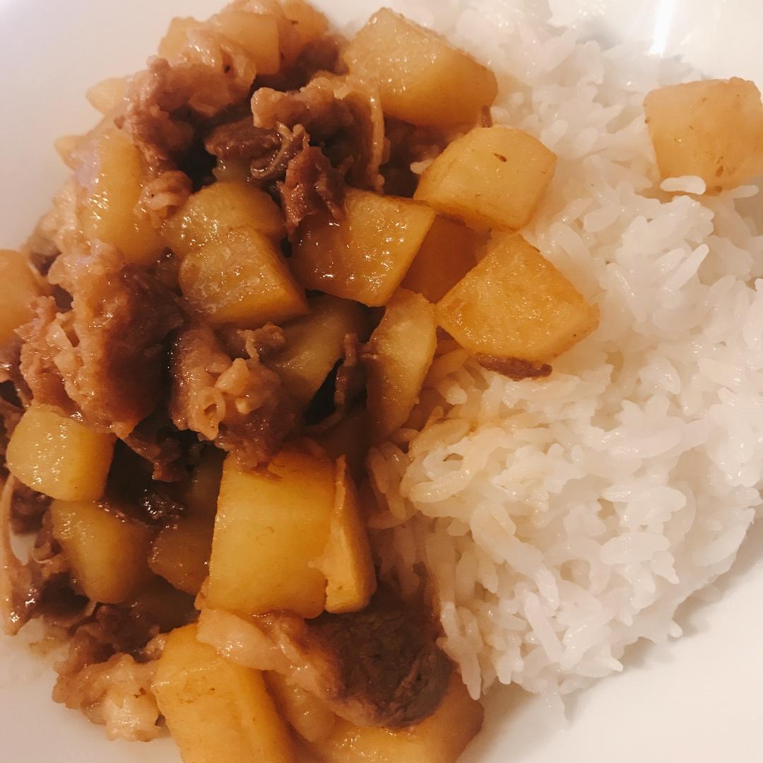 好吃到舔碗底的土豆肥牛拌饭