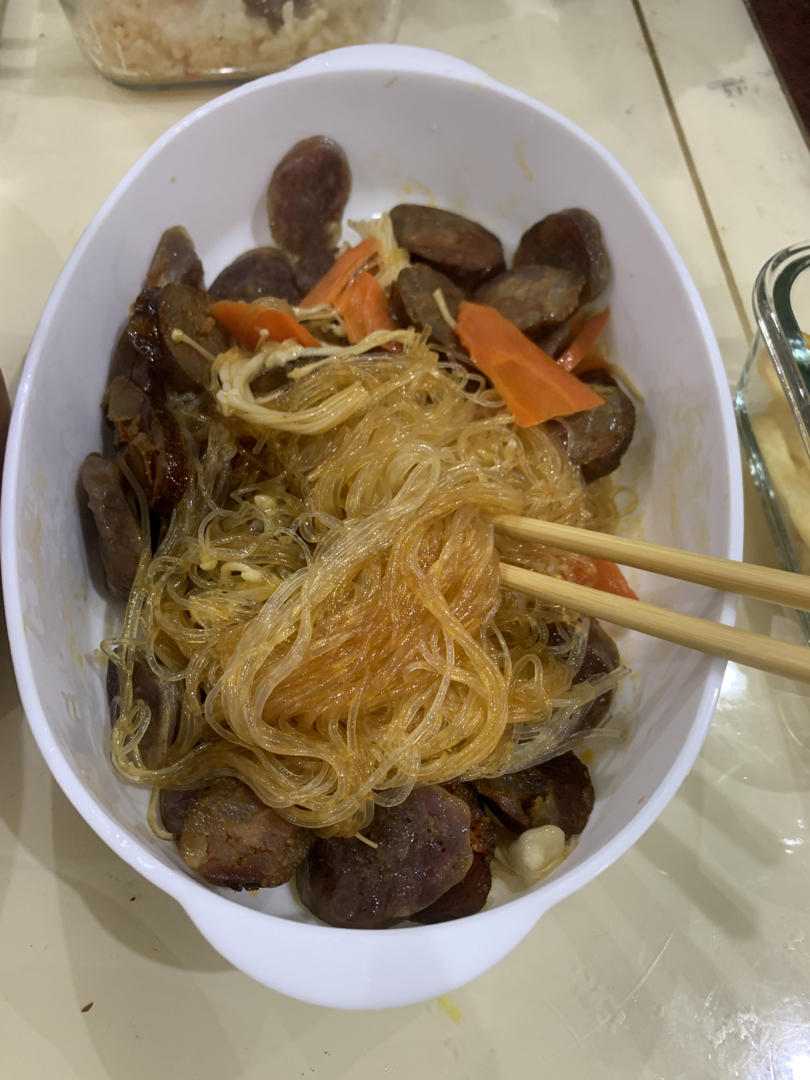 金针菇蒸香肠/腊肠