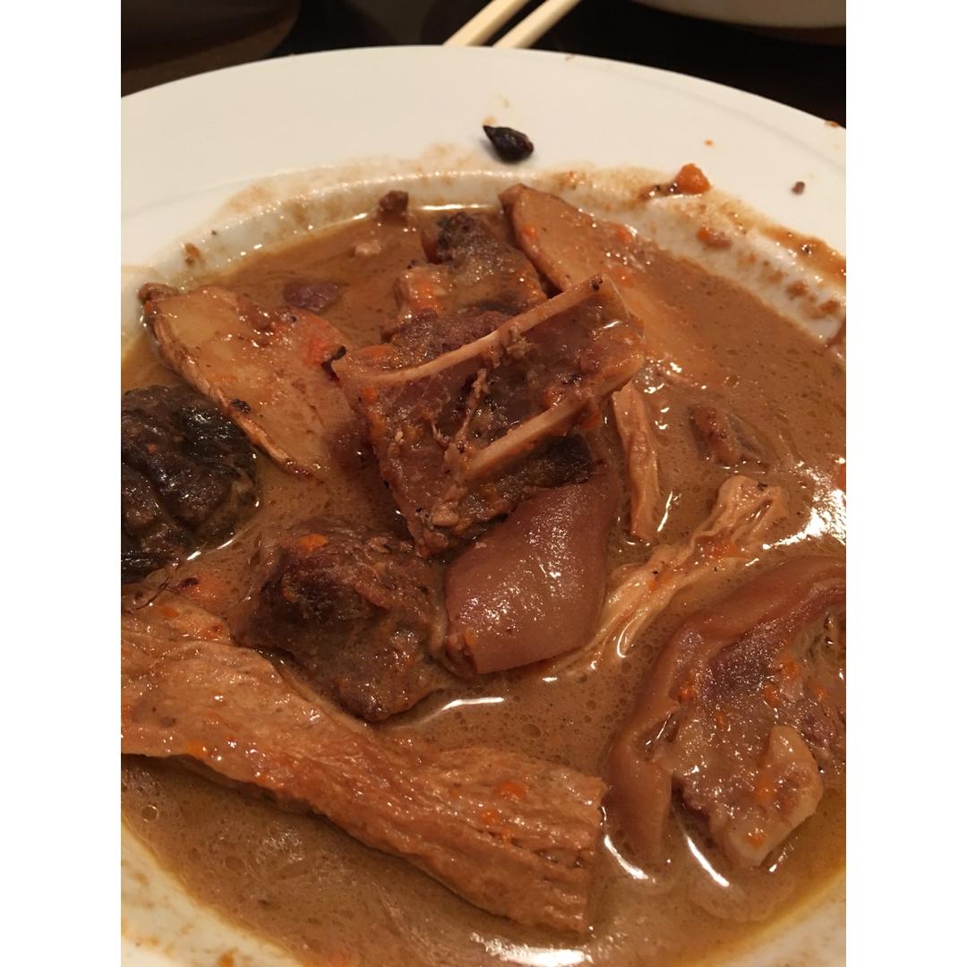 私房秘制粤式羊腩煲