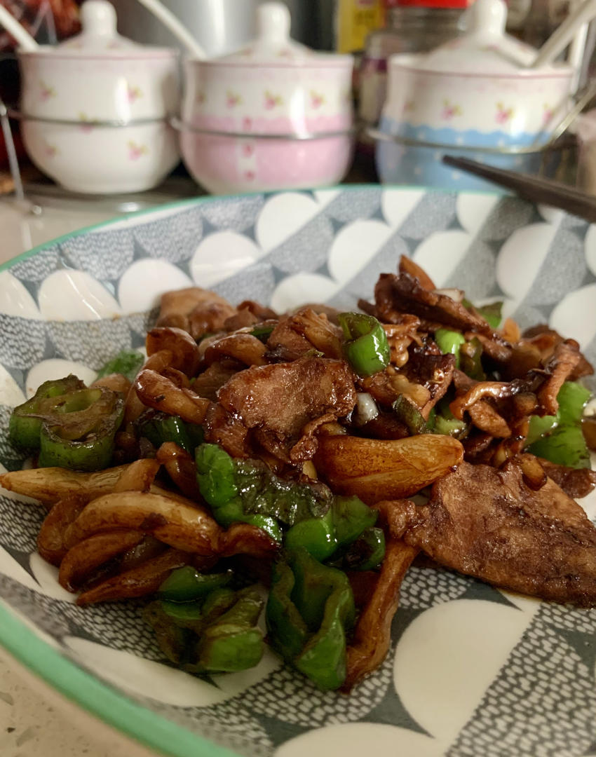 光盘神器海鲜菇炒青椒