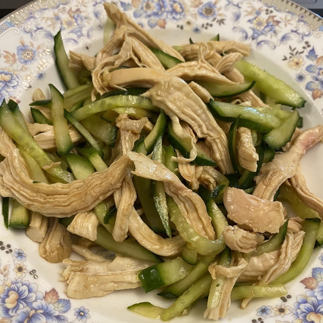 凉拌鸡肉金针菇黄瓜