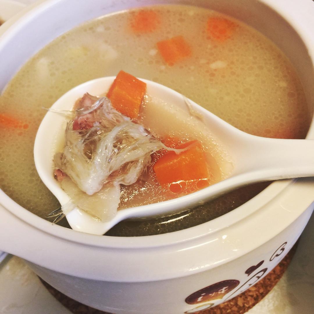小逗麻麻_ring做的鱼翅猪骨汤