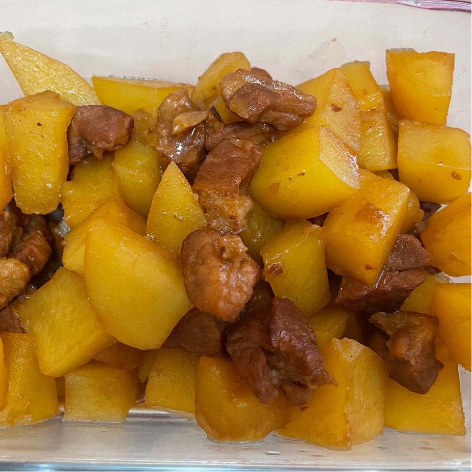 红烧肉炖土豆的做法
