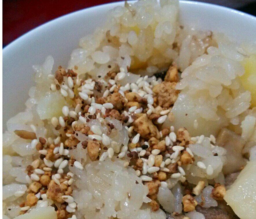 香香哒土豆排骨闷饭的做法
