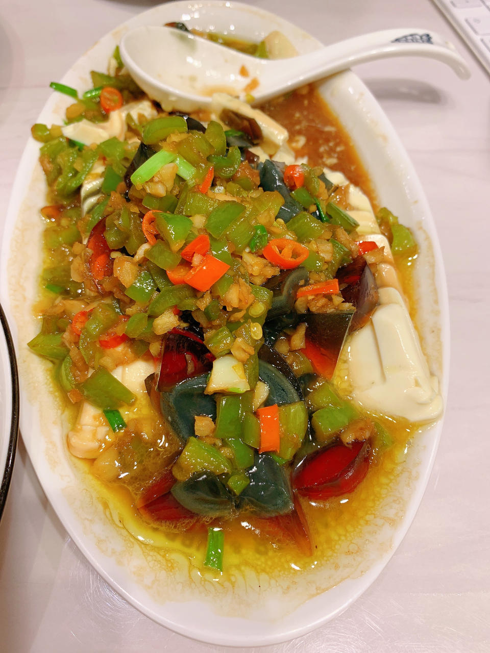 双椒拌皮蛋豆腐