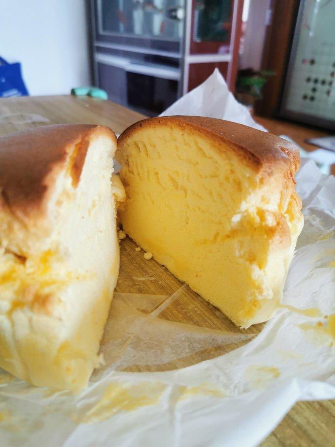 堪比柯基屁股
爆浆芝士🧀古早蛋糕