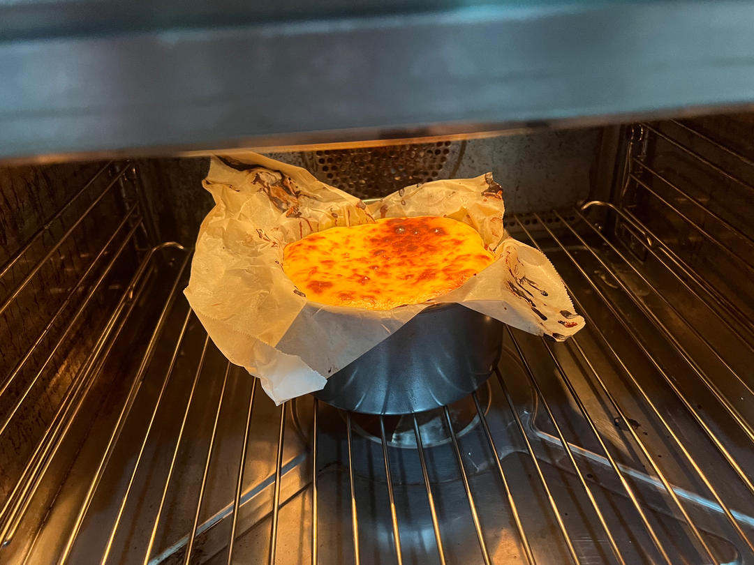 小山进公开食谱-使用大量牛奶，无淡奶油的巴斯克乳酪蛋糕