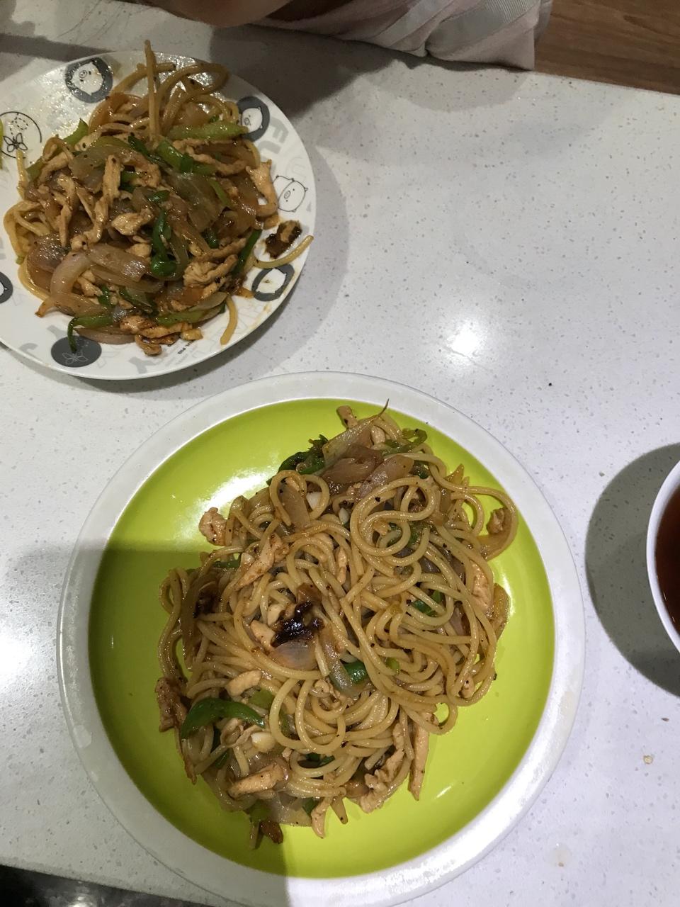 黑椒鸡丝意面