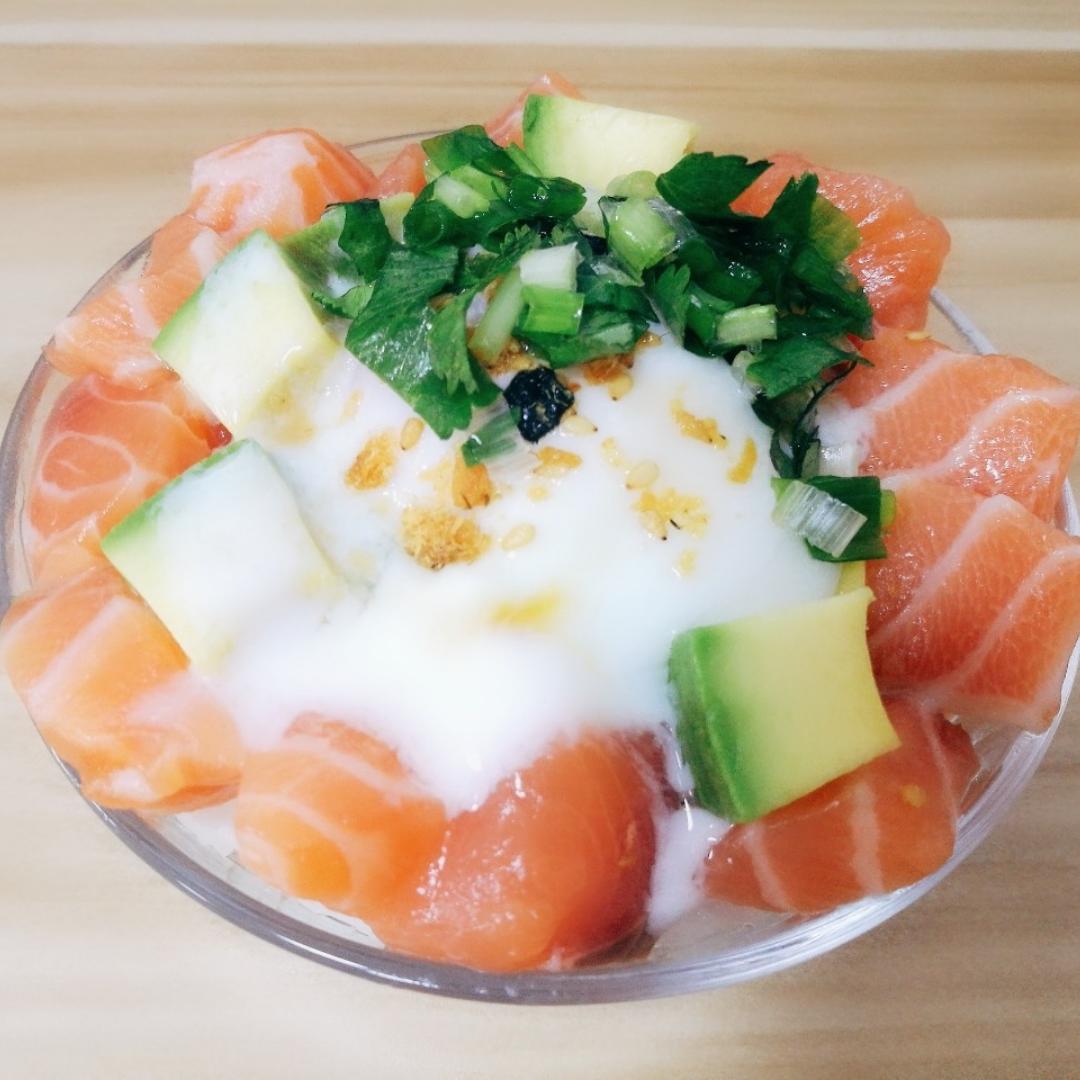 三文鱼牛油果盖饭，风靡夏威夷的Poke拌饭