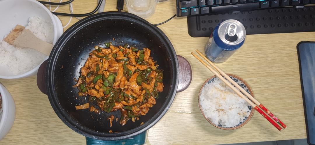 巨好吃的青椒炒鸡胸肉丝，超下饭