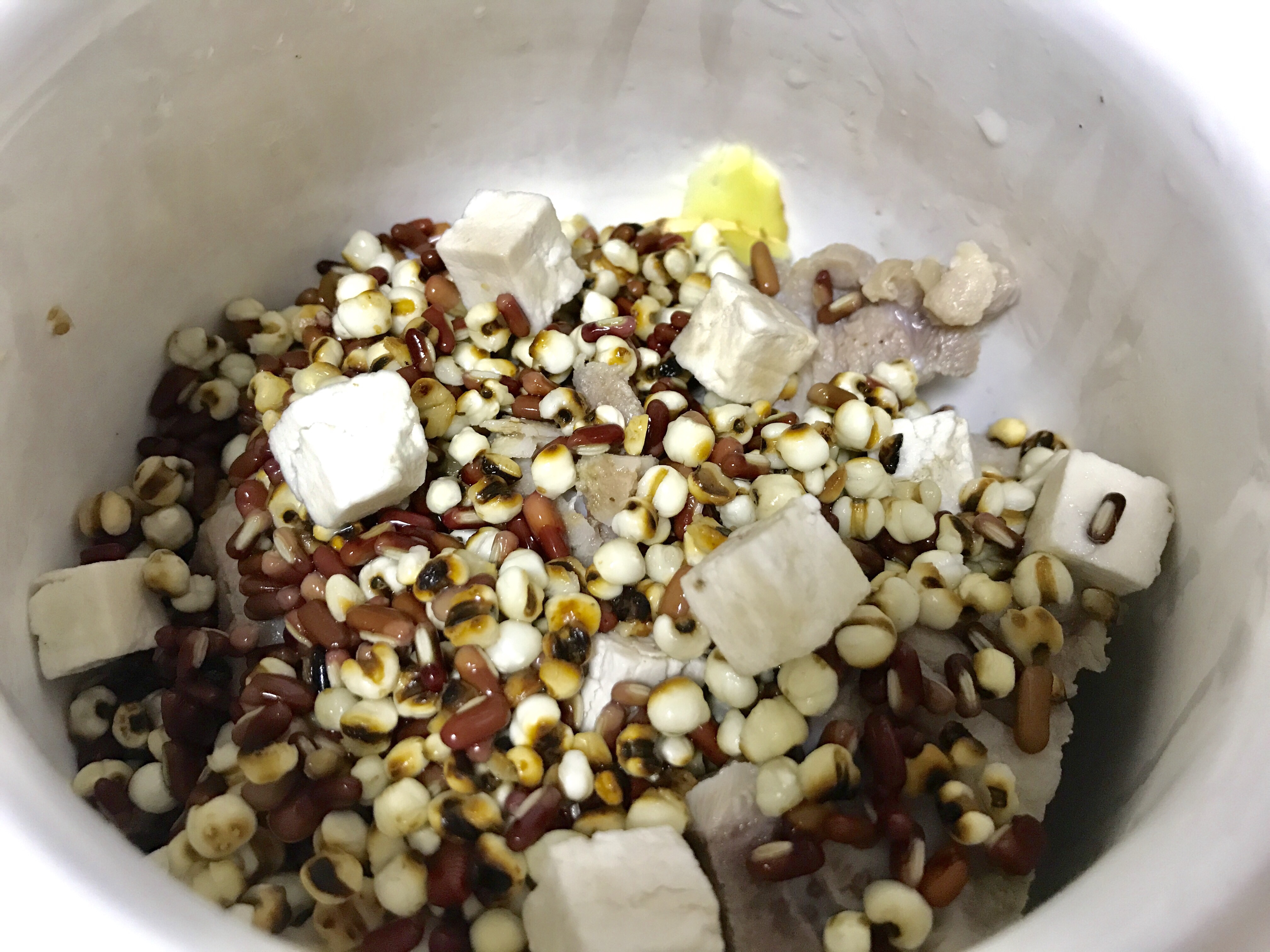 赤小豆薏米茯苓猪骨汤（去湿减肥）的做法 步骤4