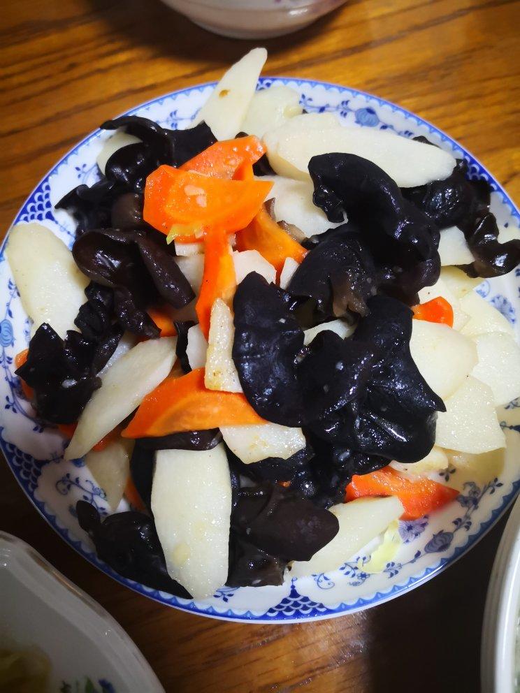养生食谱之木耳炒山药
