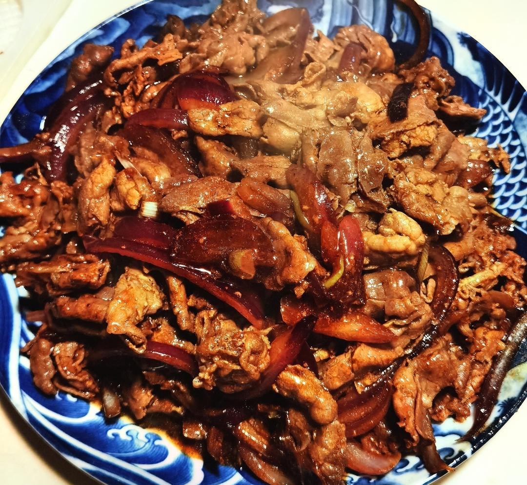 好吃到舔盘的秘制洋葱炒肥牛卷！拌饭巨香