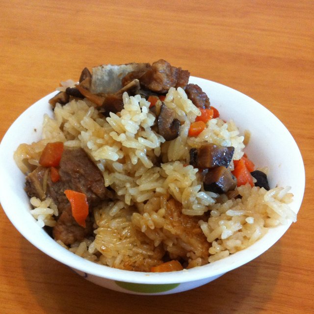 喷香排骨焖饭（爆好吃）