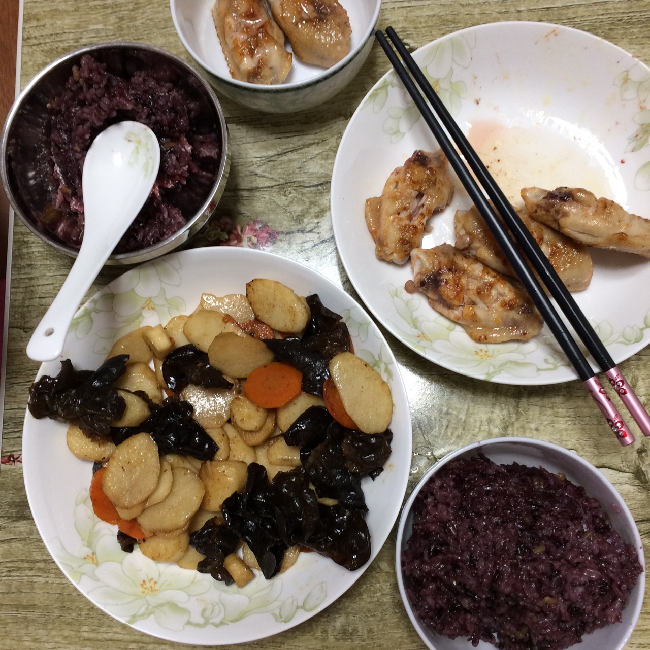 胡萝卜木耳炒山药