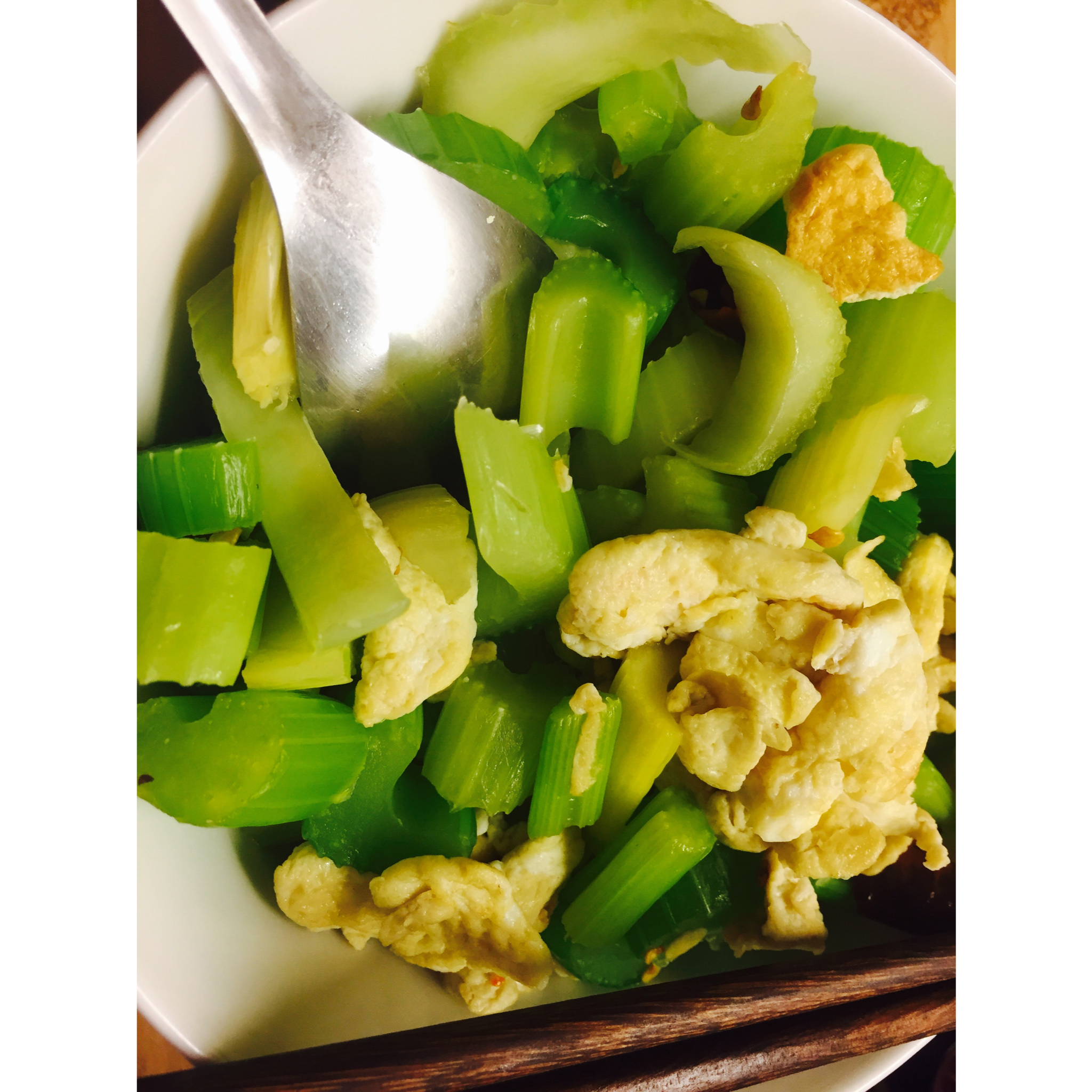 芹菜炒鸡蛋