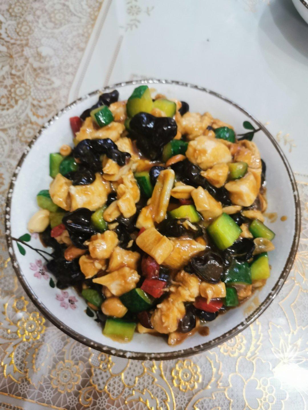 宫爆鸡丁~~米饭好伴侣，甜香鲜，家有孩子的一定要这样做，营养美味好吸收