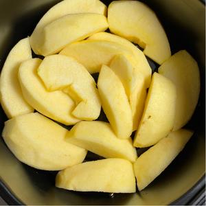 空气炸锅苹果脯❗️健康好吃（消耗苹果)的做法 步骤3