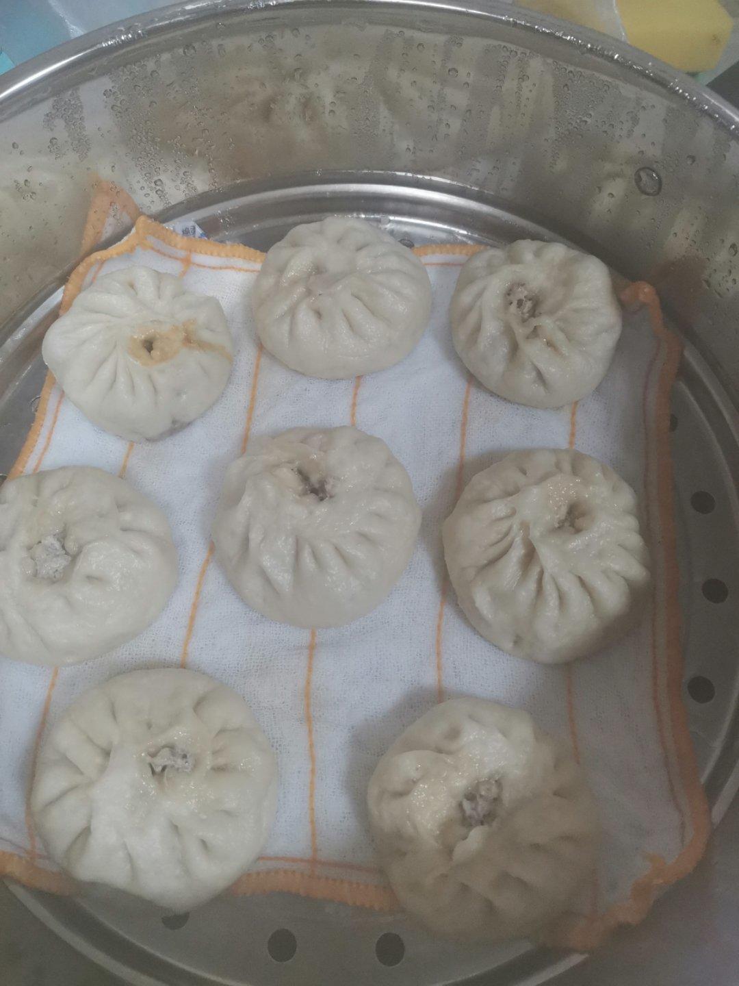 香菇鸡肉包子