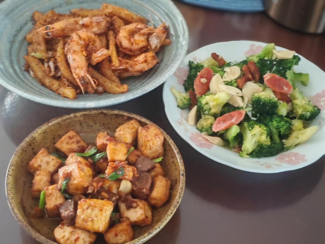 好吃到爆的耗油蒜蓉西兰花(从不修图，喜欢请关注)