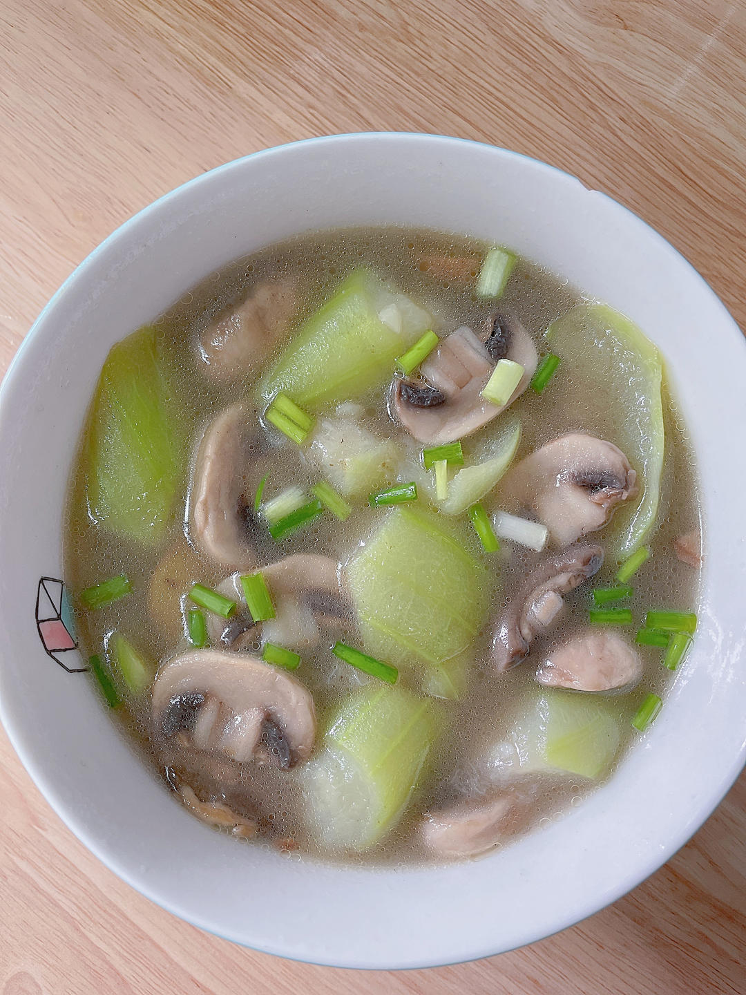汤鲜味美！适合天热喝的刮油神汤～丝瓜蘑菇汤