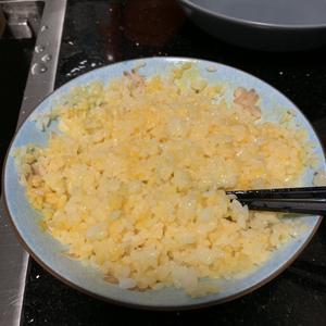 青菜沫蛋炒饭的做法 步骤2