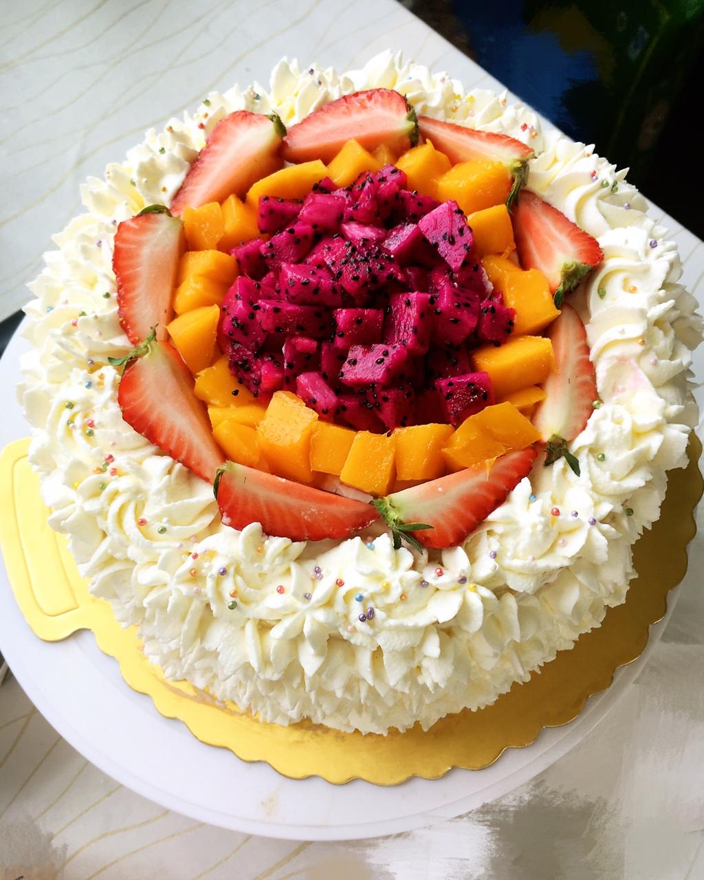 慕名abc做的水果生日蛋糕