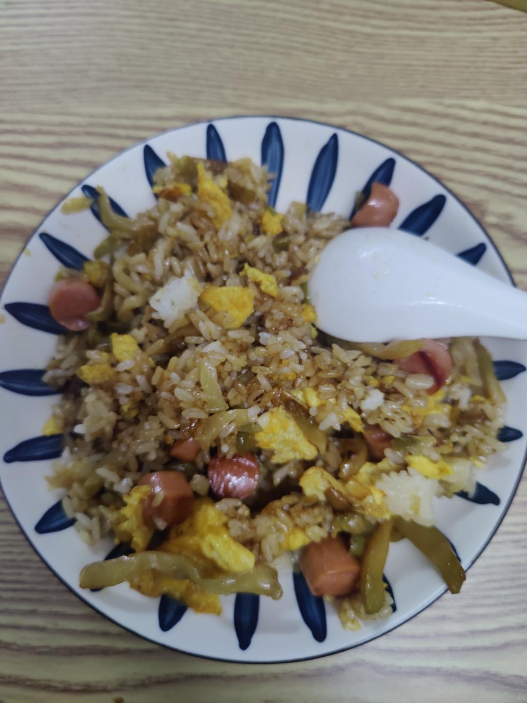 榨菜蛋炒饭（粒粒分明小窍门）