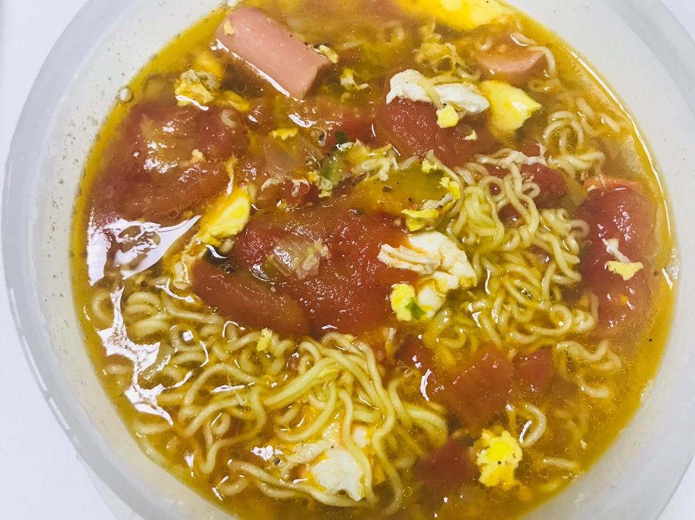 小宅啦啦啦做的煮方便面