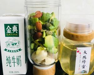 牛油果香蕉奶昔的做法 步骤1