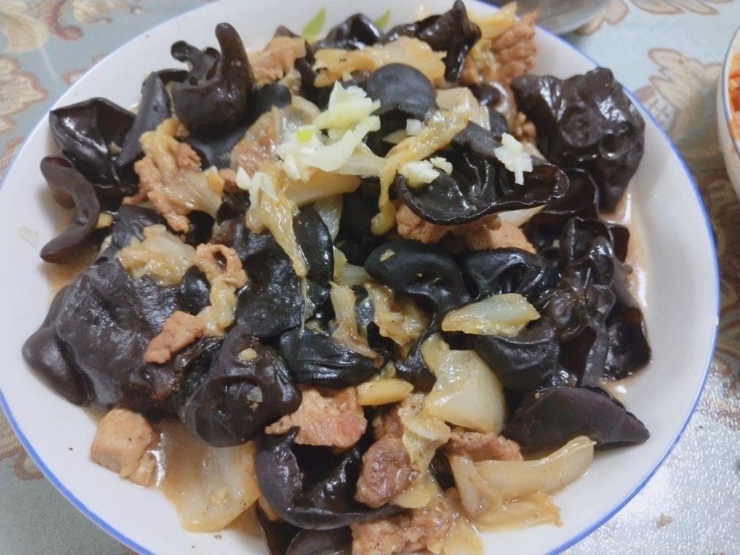 白菜木耳炒肉