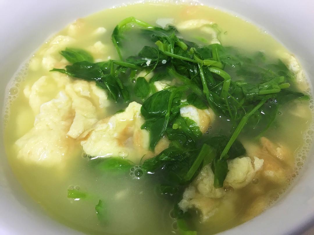 豌豆尖鸡蛋汤。