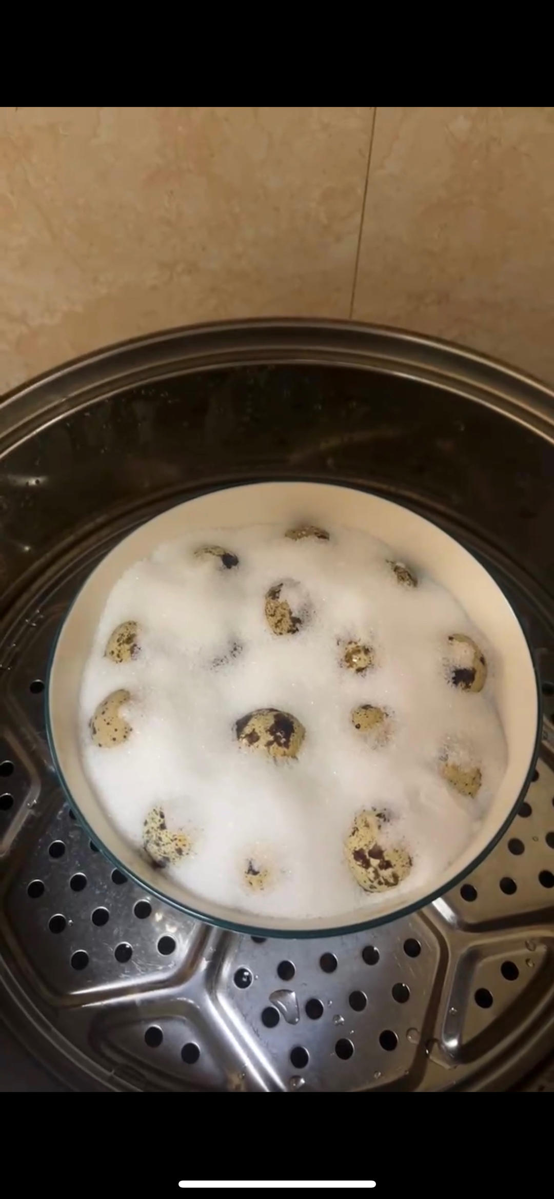 最简单的盐焗鹌鹑蛋|咸香好吃，一口一个停不下来