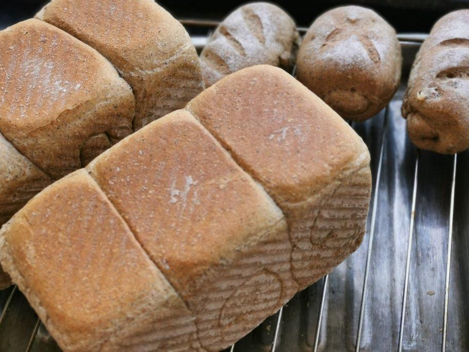 高纤低脂的全麦核桃吐司