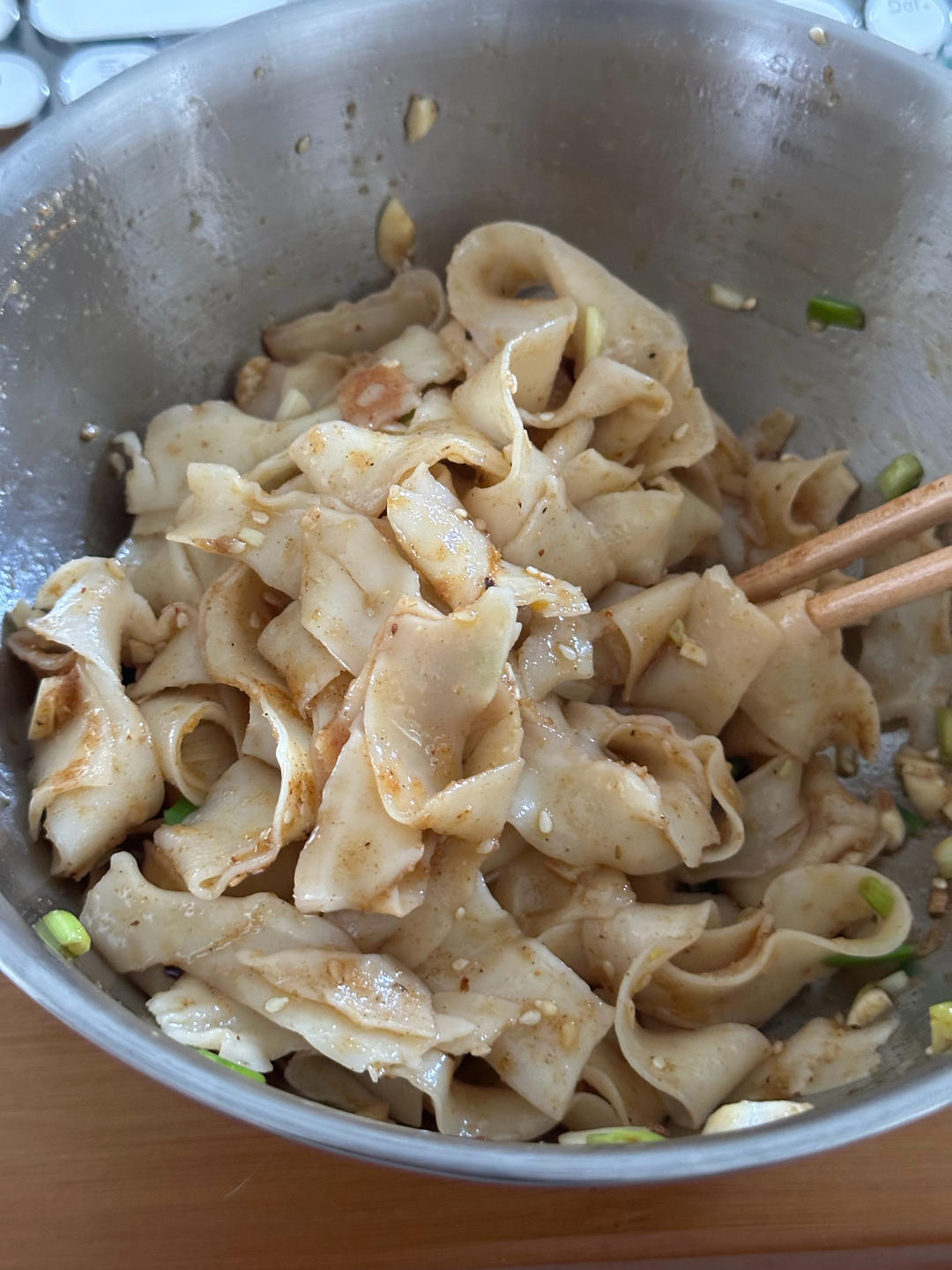 十分钟就能吃上的超简单油泼面