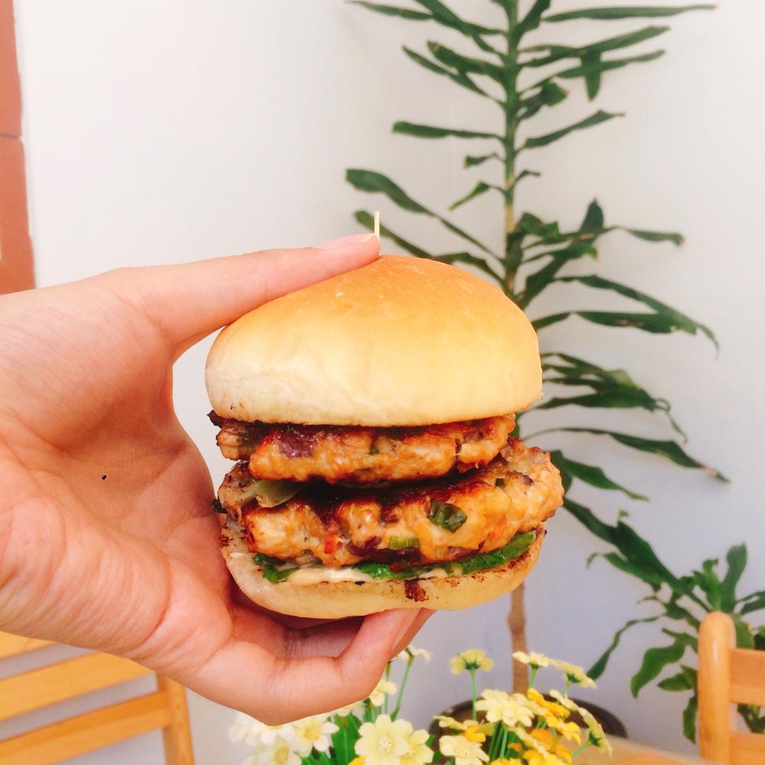 胡萝卜洋葱鸡胸肉饼（减脂食谱）