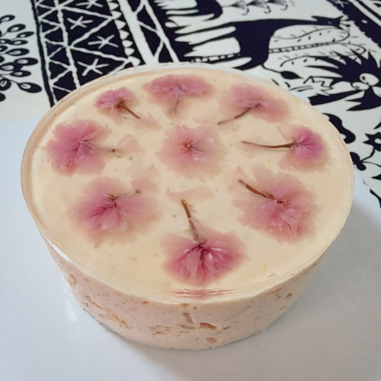 樱花彩虹慕斯蛋糕